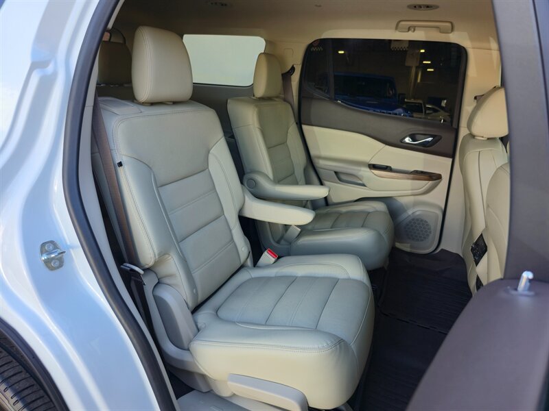 Used 2019 GMC Acadia Denali w/ Technology Package FWD image 39