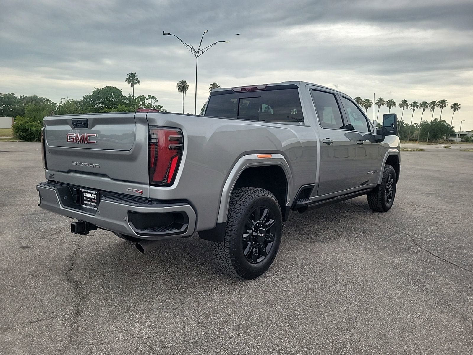 Used 2025 GMC Sierra 2500 AT4 w/ Technology Package AWD/4WD image 6