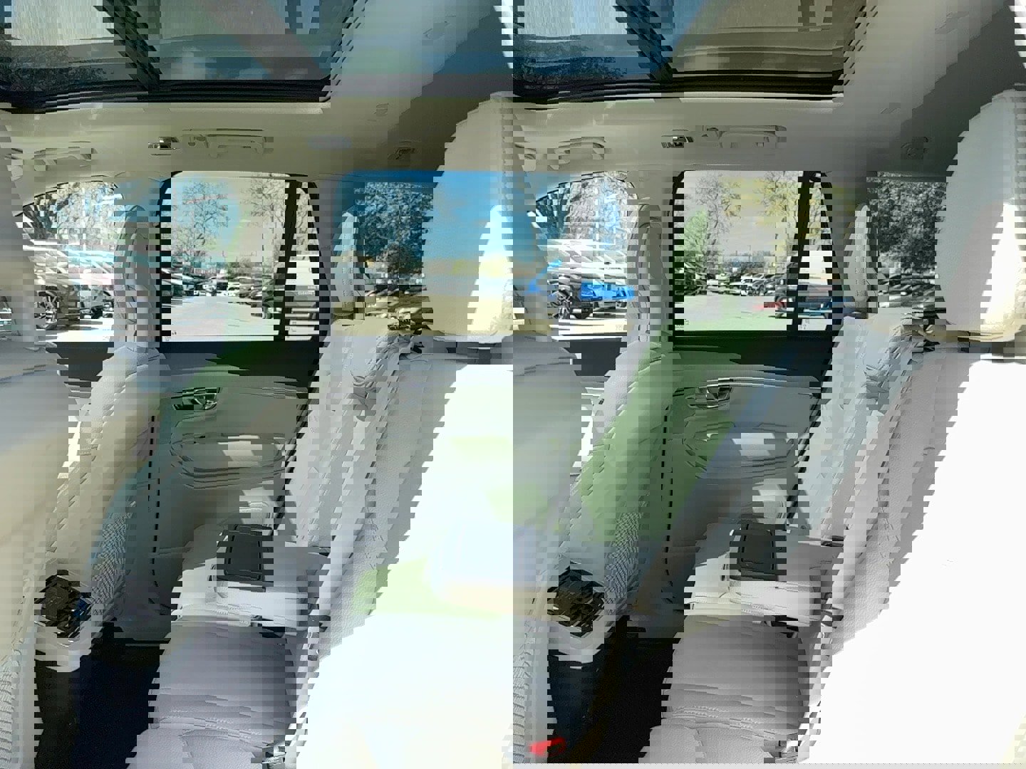 Used 2021 Volvo XC90 T5 Momentum w/ Protection Package Premier image 13