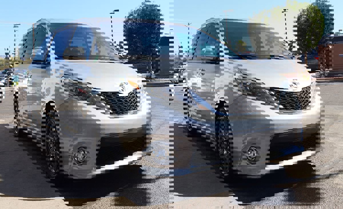 Used 2017 Toyota Sienna SE Premium image 18