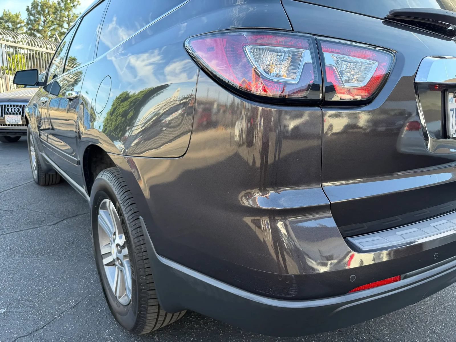Used 2015 Chevrolet Traverse LT FWD image 25