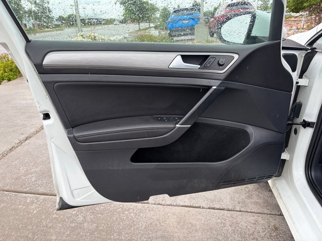 Used 2017 Volkswagen Golf SportWagen FWD image 9