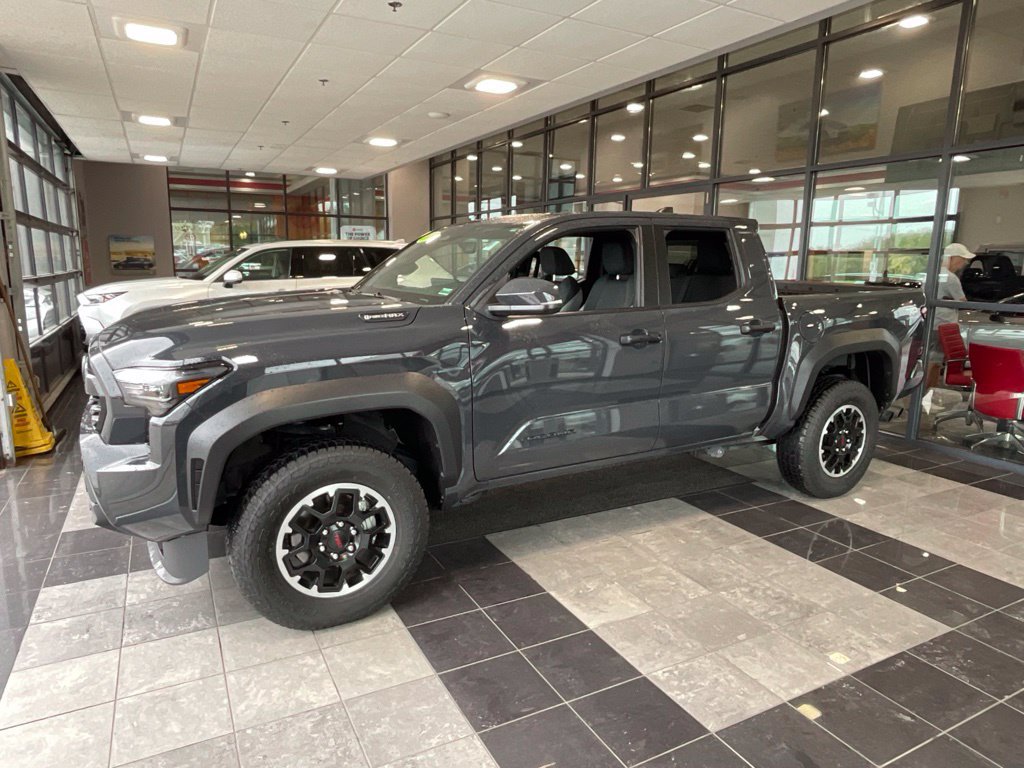 Certified 2025 Toyota Tacoma TRD Off-Road w/ TRD Off Road Upgrade Package AWD/4WD image 3