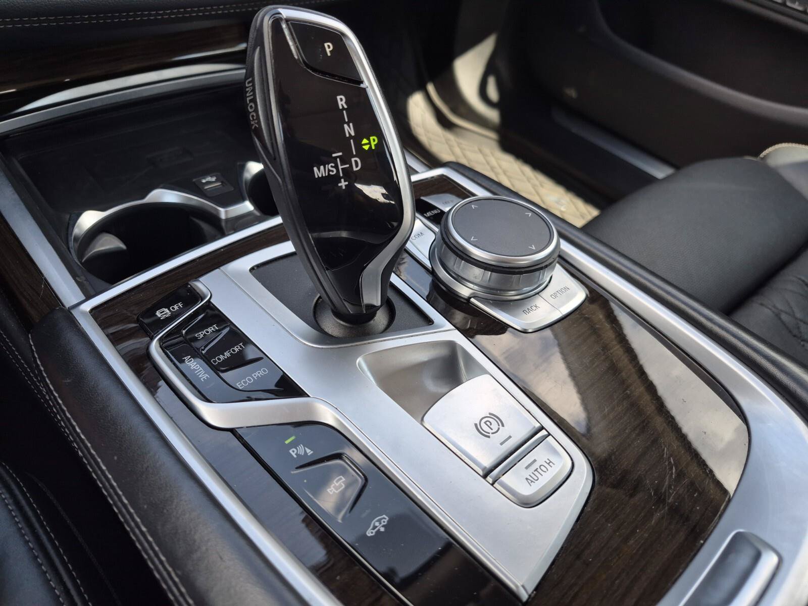 Used 2021 BMW 740i w/ Premium Package RWD image 25