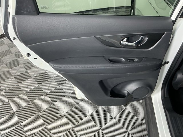 Used 2018 Nissan Rogue SV image 10