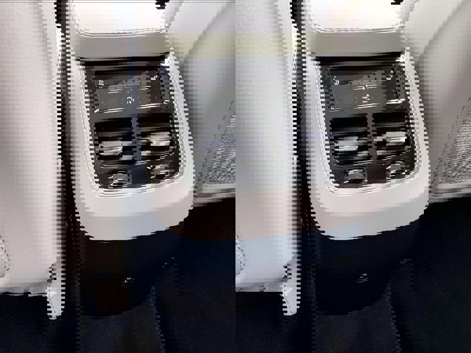 Used 2023 Volvo XC90 B6 Plus w/ Protection Package Premier image 38