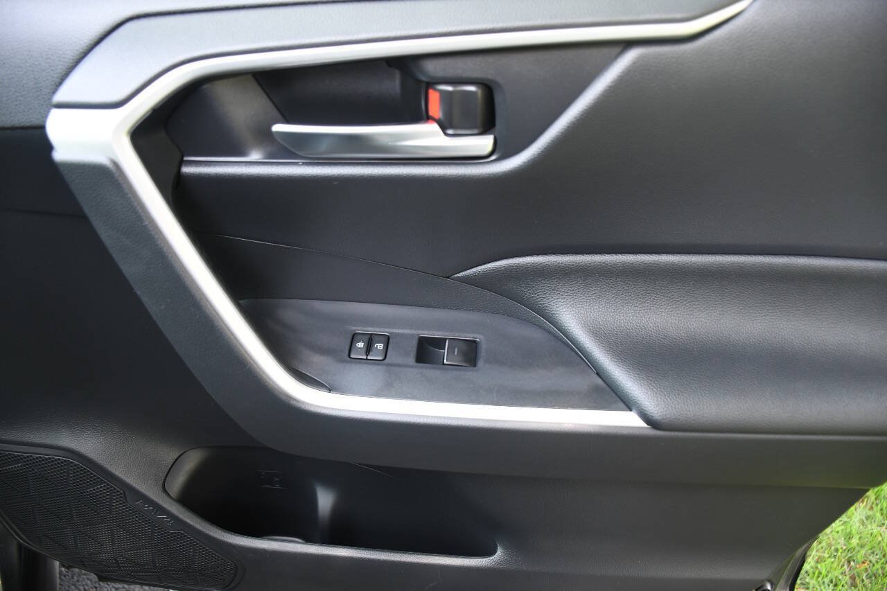 Used 2022 Toyota RAV4 SE w/ Convenience Package AWD/4WD image 29