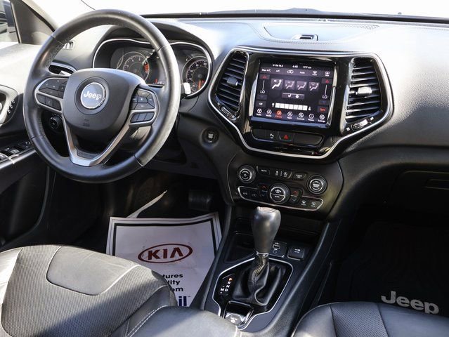 Used 2019 Jeep Cherokee Limited image 16