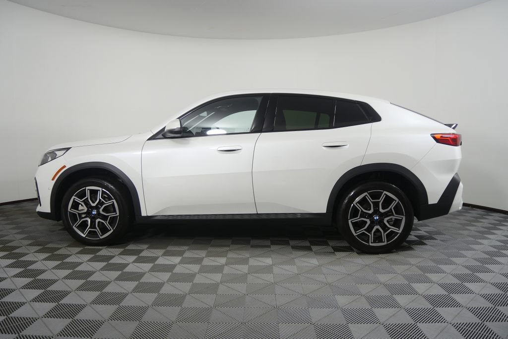 Certified 2026 BMW X2 xDrive28i AWD/4WD image 2