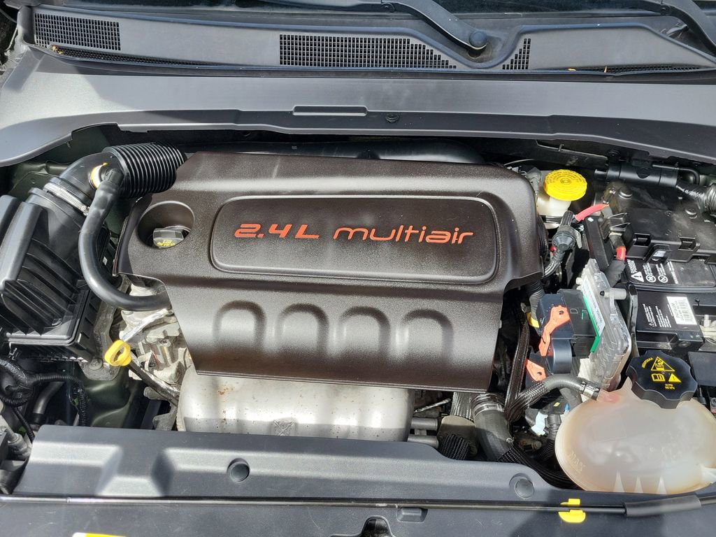 Used 2018 Jeep Compass Latitude w/ Cold Weather Group AWD/4WD image 15