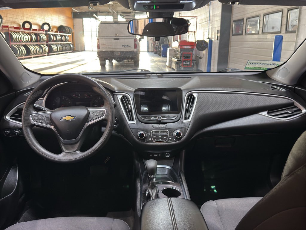 Used 2022 Chevrolet Malibu LT image 12