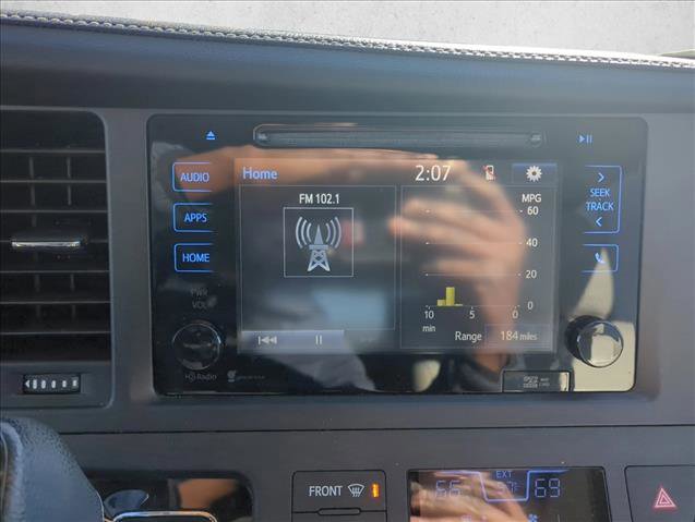 Used 2015 Toyota Sienna XLE image 10