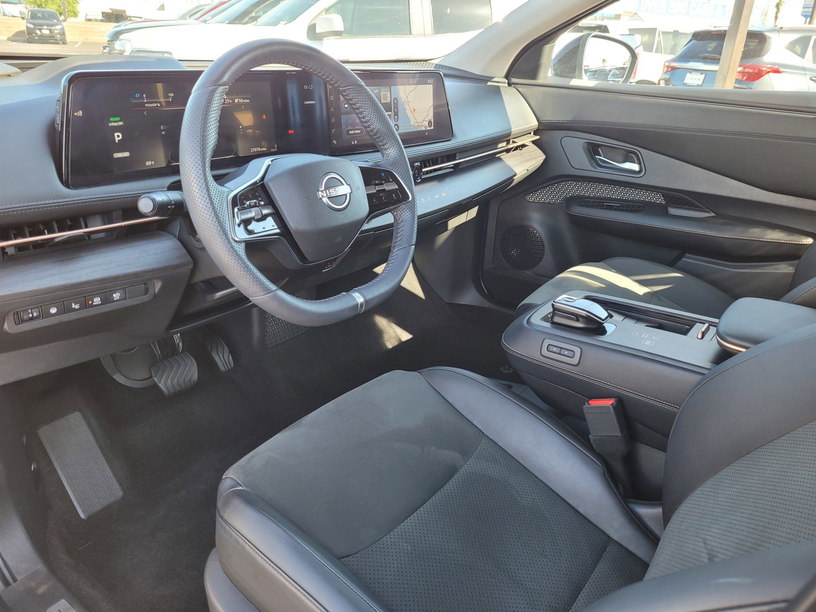 Used 2024 Nissan Ariya AWD image 9