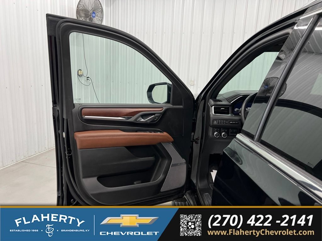Used 2023 GMC Yukon XL Denali Ultimate AWD/4WD image 8