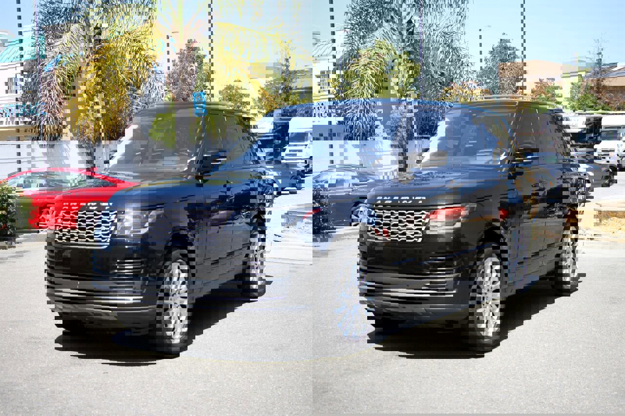 Used 2018 Land Rover Range Rover HSE image 3