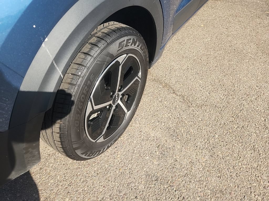 Certified 2024 Kia Niro EX FWD image 15