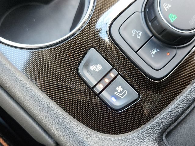 Used 2023 GMC Acadia AT4 w/ Technology Package AWD/4WD image 27