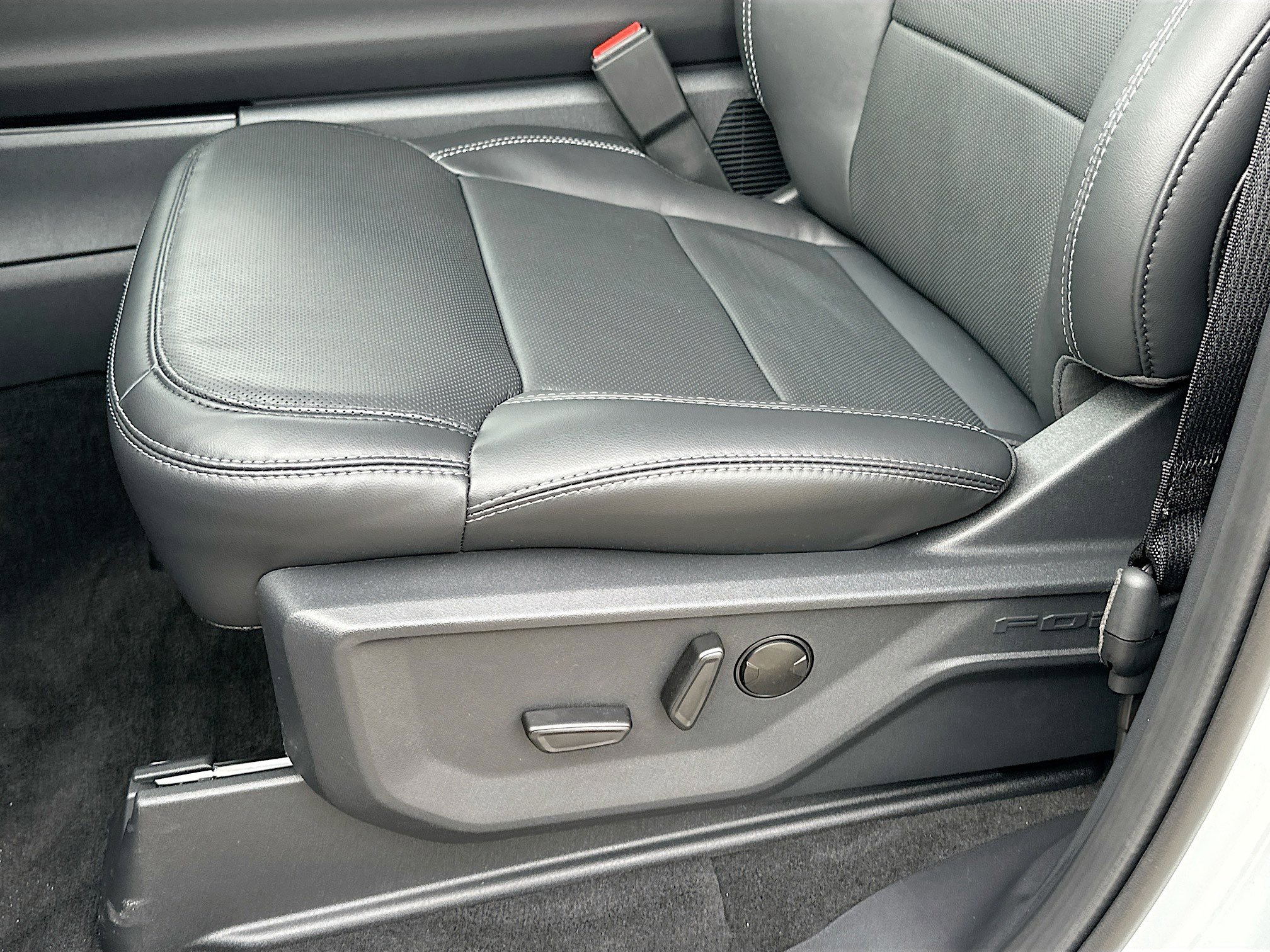 New 2025 Ford Expedition Platinum w/ Stealth Appearance Package image 14