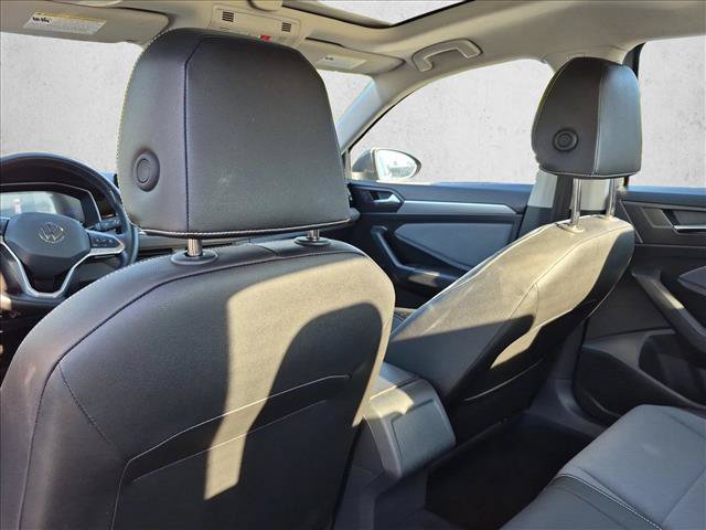 Used 2025 Volkswagen Jetta SE FWD image 27