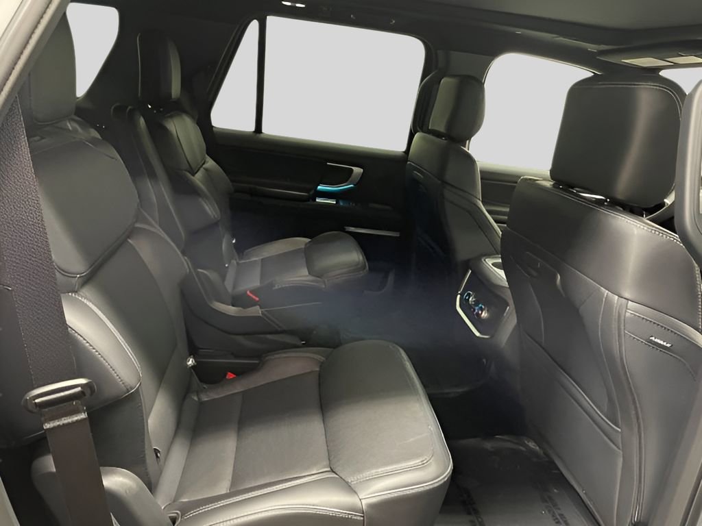 New 2025 Ford Expedition Platinum w/ Stealth Performance Package image 17