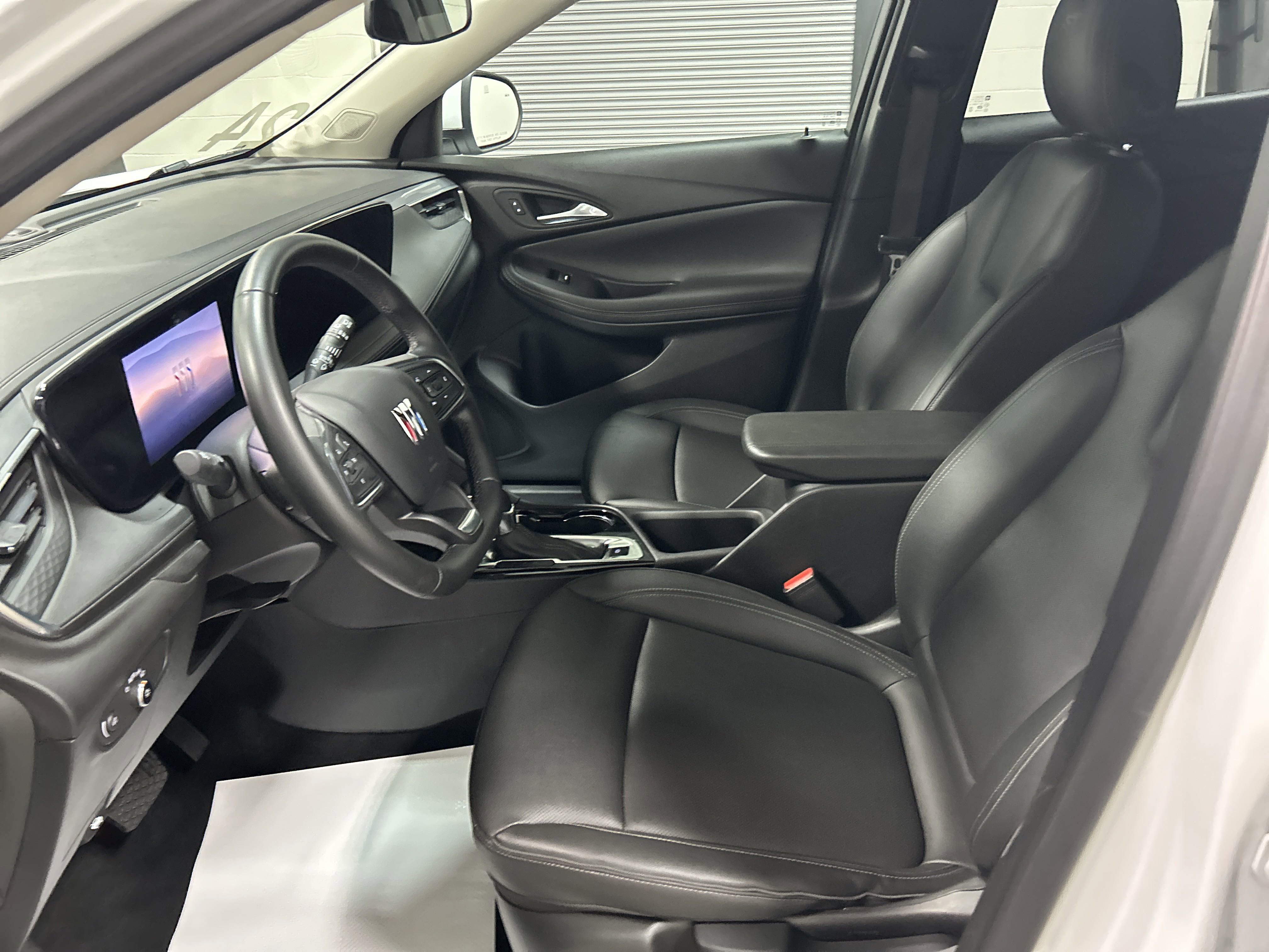 Used 2024 Buick Encore GX Sport Touring image 11