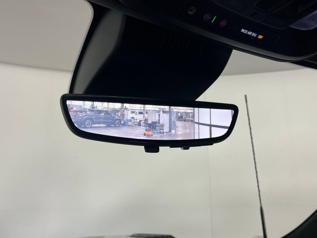 Used 2024 Chevrolet Silverado 2500 High Country w/ High Country Premium Package image 21