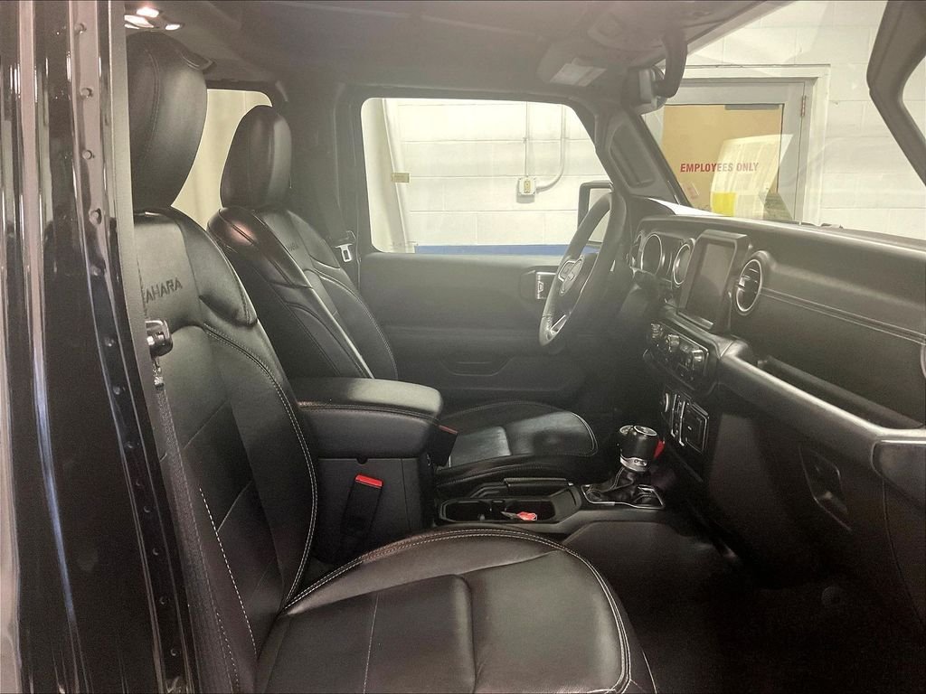 Used 2023 Jeep Wrangler Unlimited Sahara w/ Cold Weather Group AWD/4WD image 11