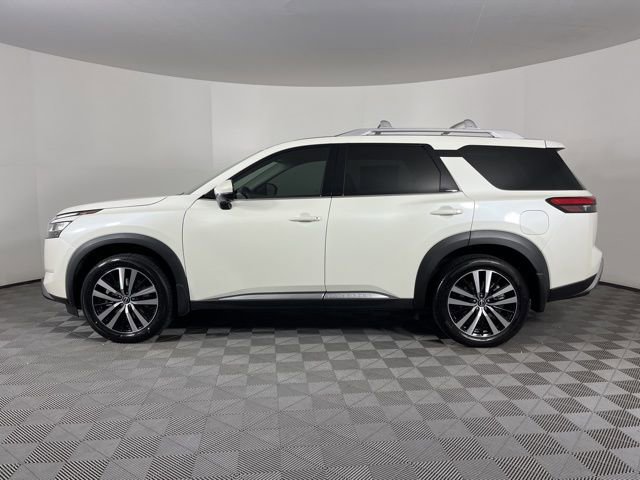 Used 2023 Nissan Pathfinder Platinum w/ Cargo Package image 6