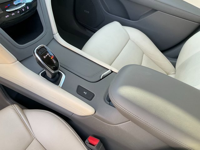 Used 2018 Cadillac XT5 Luxury w/ Driver Awareness Package image 16