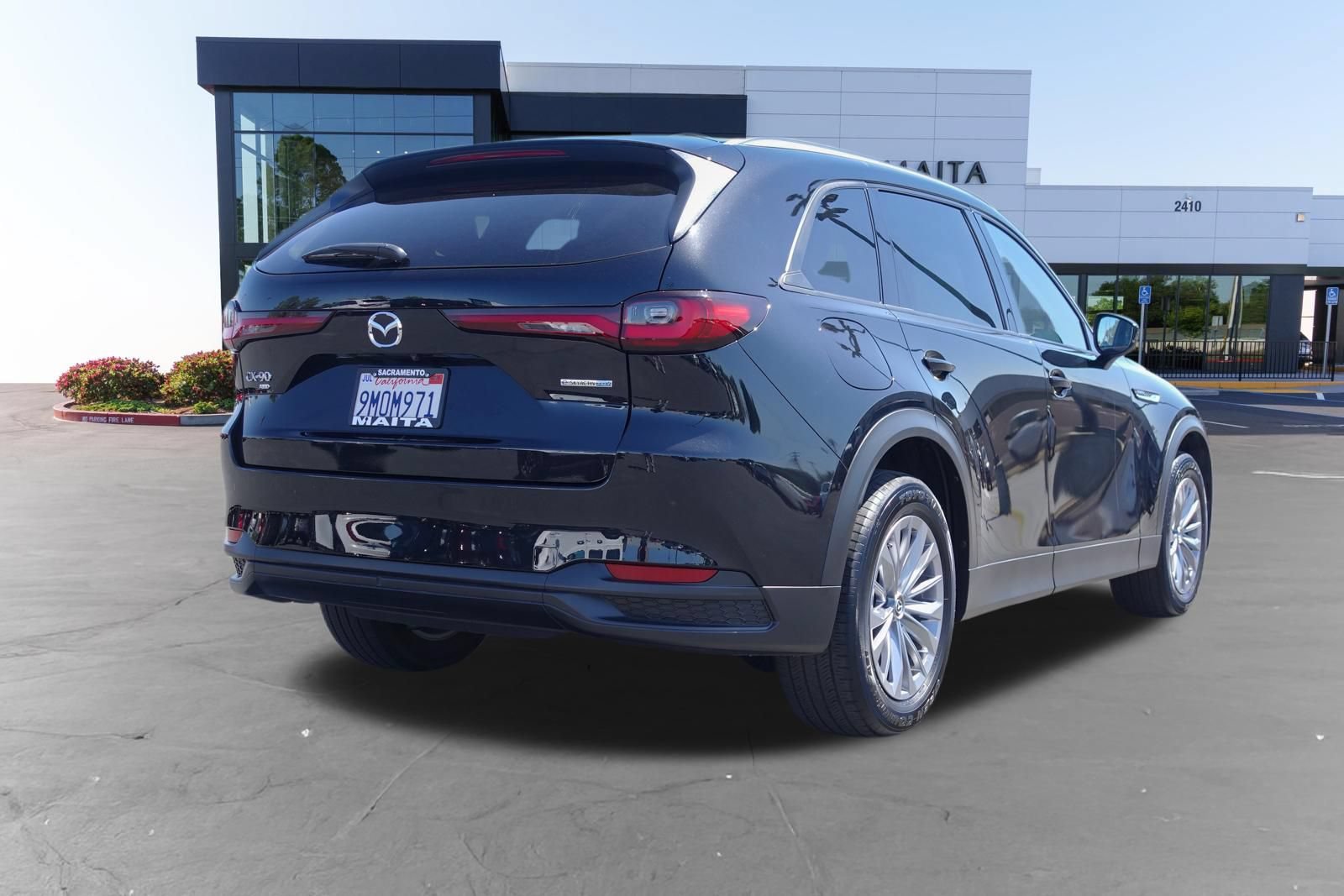 Used 2024 MAZDA CX-90 Plug-In Hybrid w/ Preferred AWD/4WD image 4