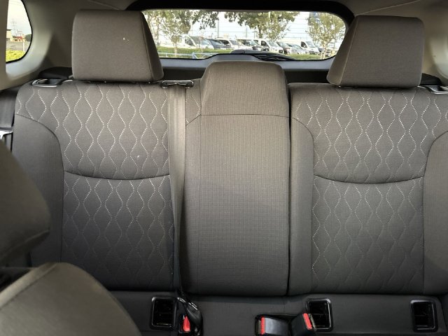 Used 2025 Toyota Corolla Cross LE FWD image 15