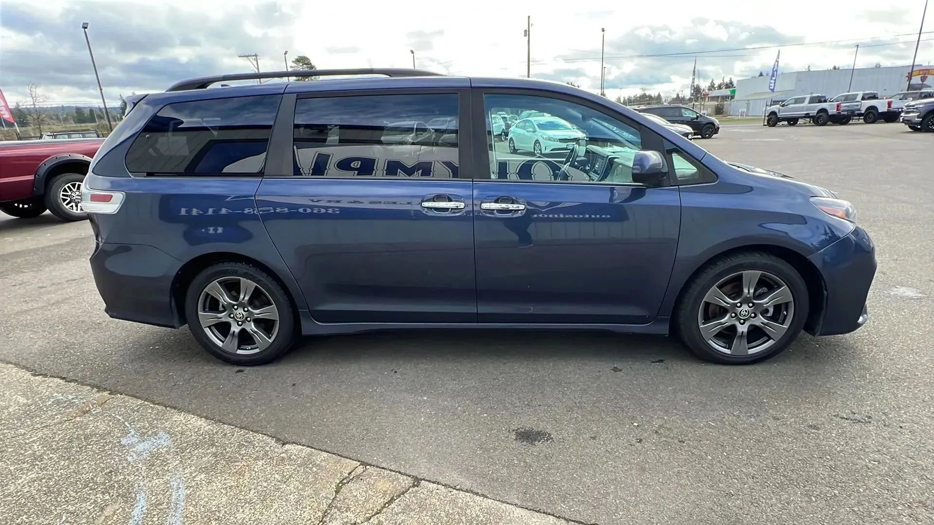 Used 2020 Toyota Sienna SE FWD image 4