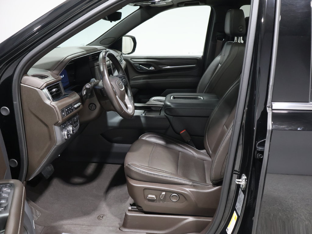 Used 2024 GMC Yukon XL Denali w/ Denali Reserve Package AWD/4WD image 13
