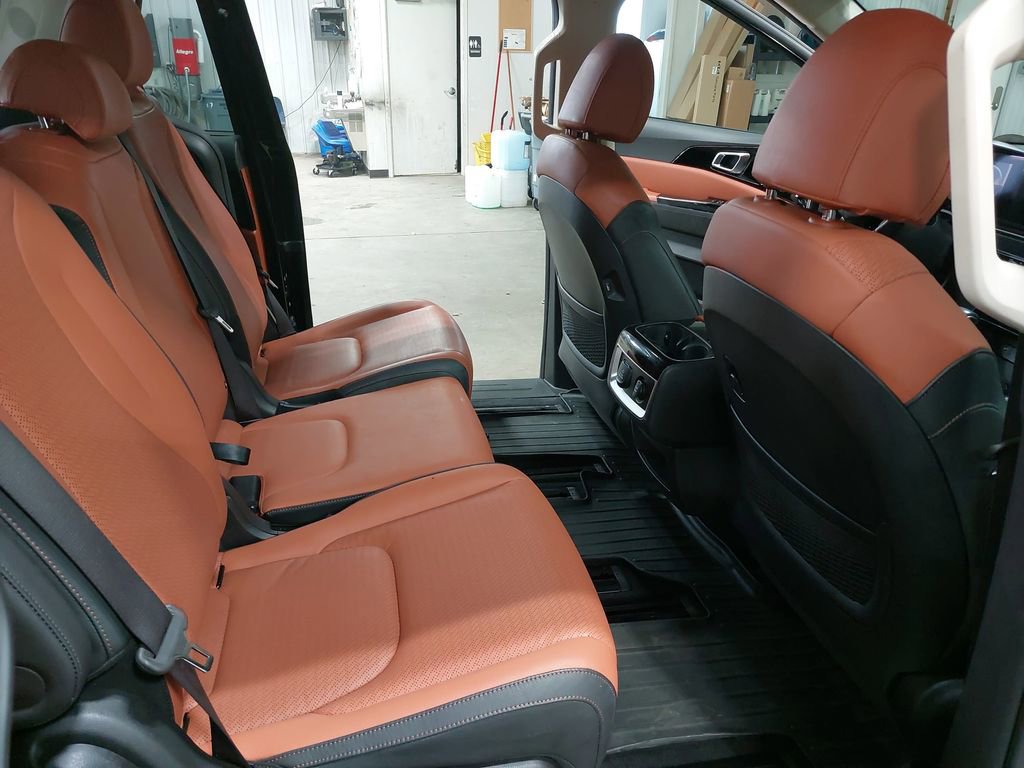 Used 2024 Kia Carnival SX Prestige image 11