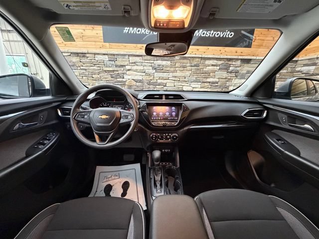 Used 2023 Chevrolet TrailBlazer LT w/ Convenience Package AWD/4WD image 18