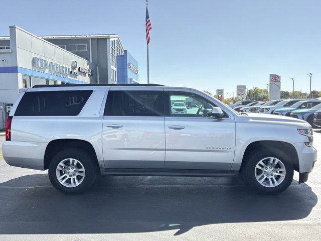 Used 2015 Chevrolet Suburban LT w/ Luxury Package AWD/4WD image 16