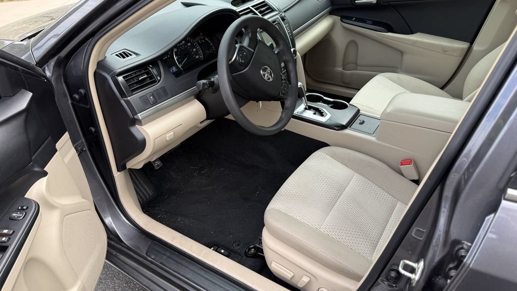 Used 2014 Toyota Camry LE FWD image 3