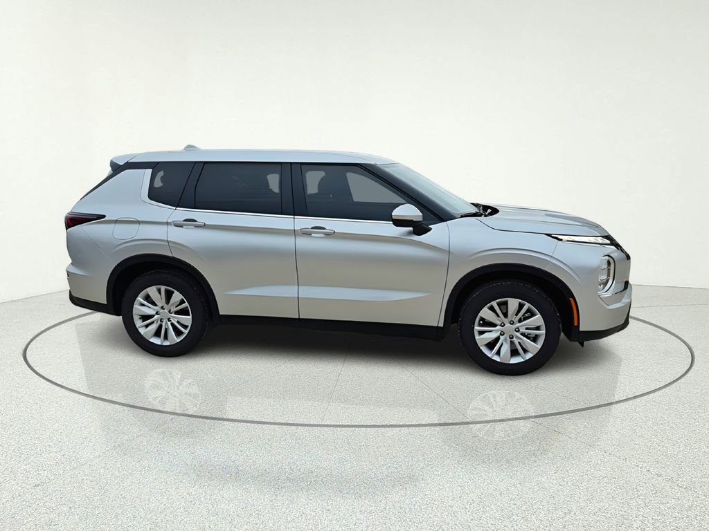 New 2026 Mitsubishi Outlander ES FWD image 8