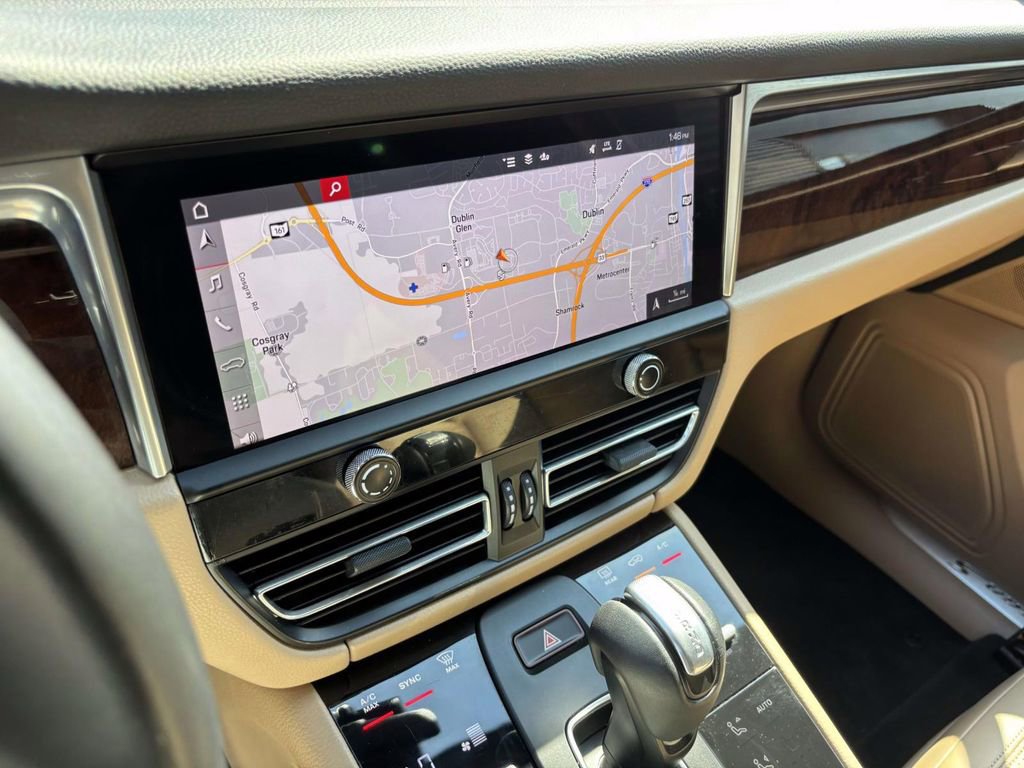 Certified 2022 Porsche Macan S image 32