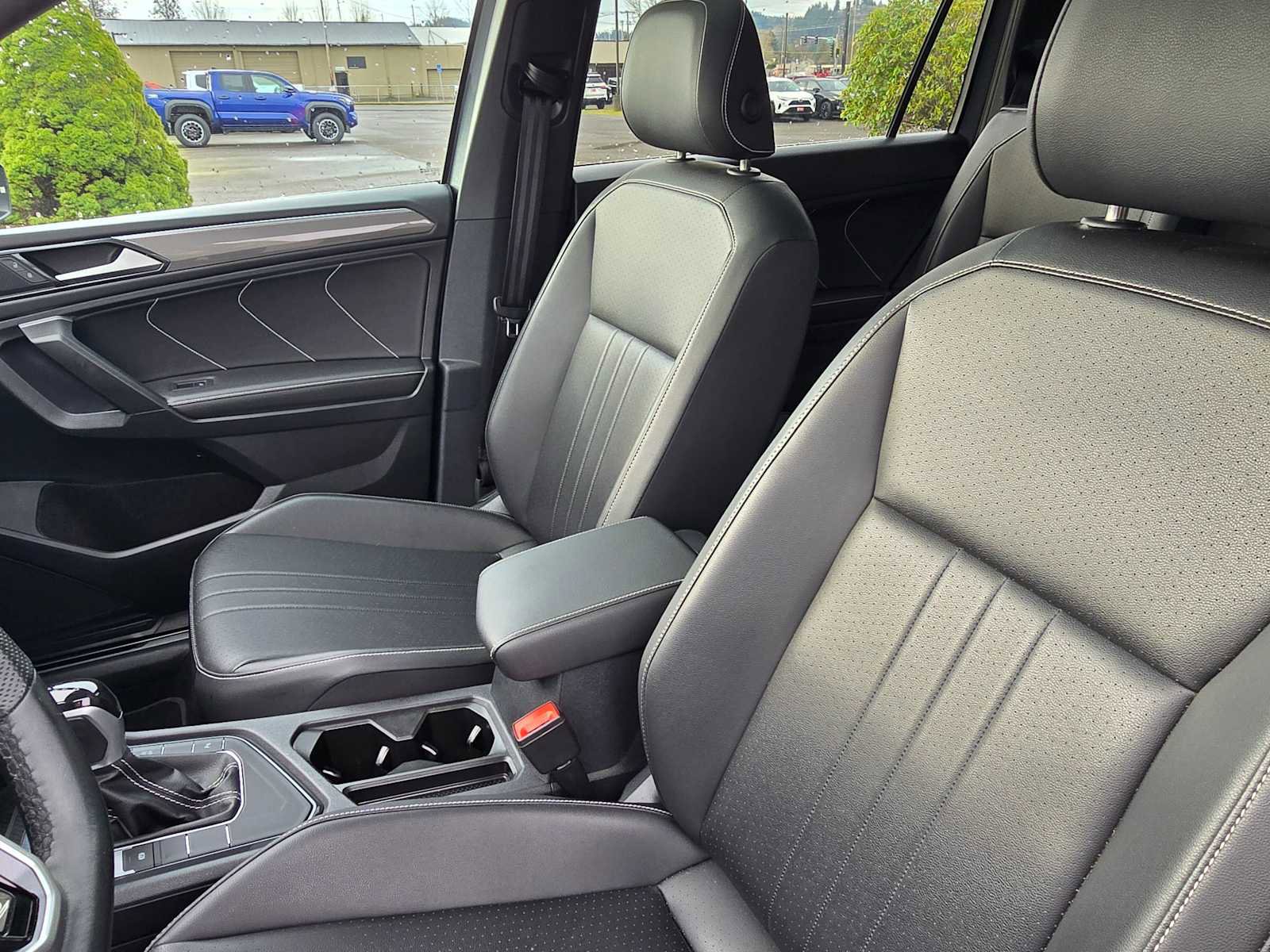 Used 2023 Volkswagen Tiguan SE R-Line image 24