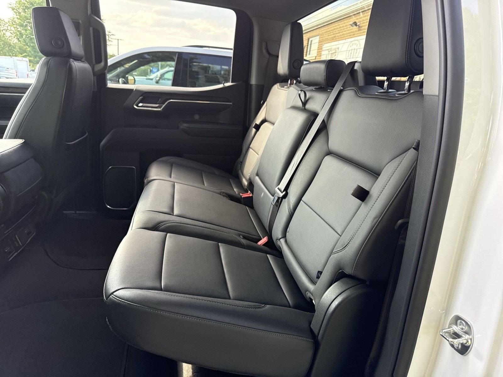 Used 2025 GMC Sierra 1500 SLT AWD/4WD image 22