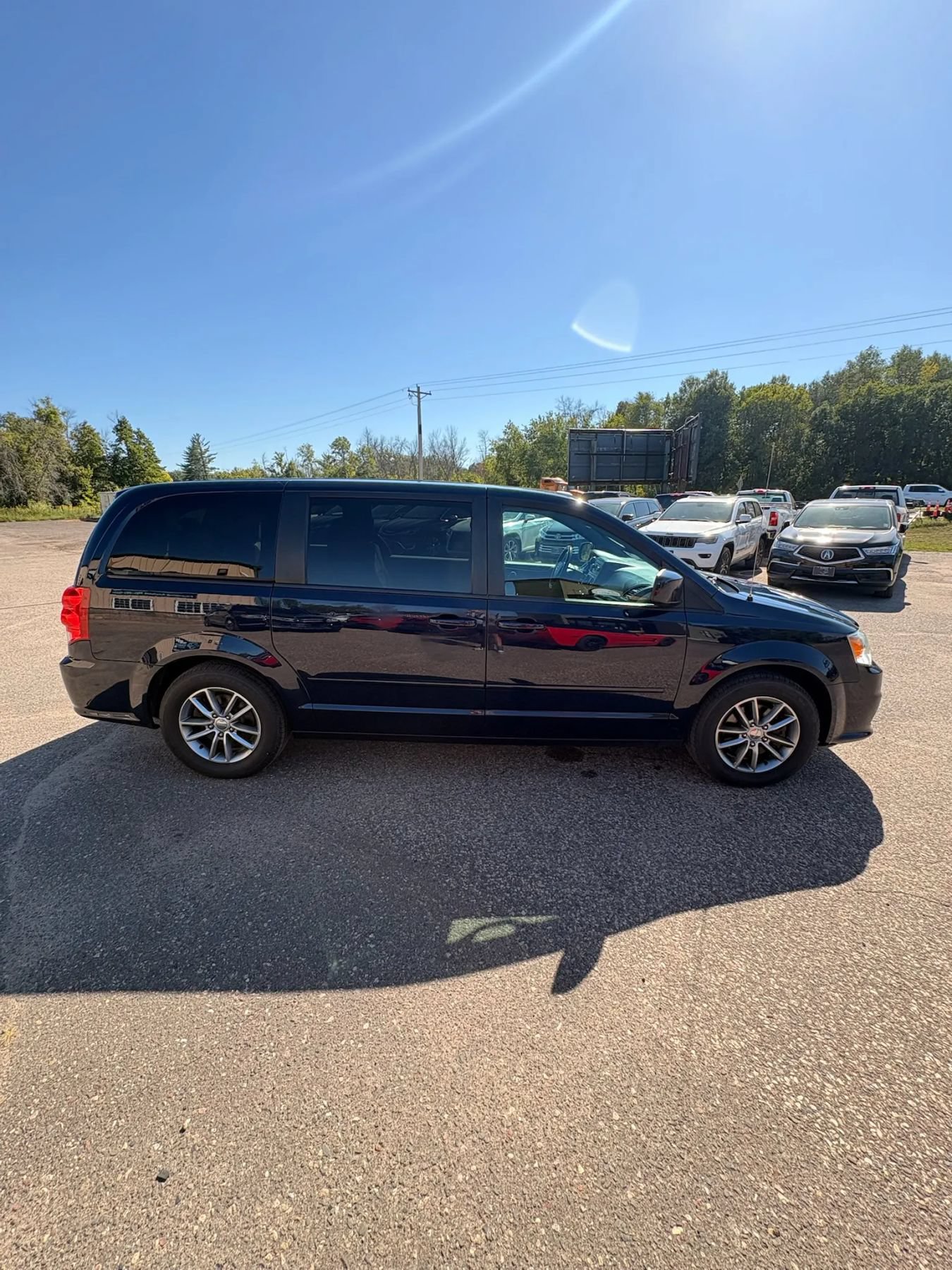 Used 2016 Dodge Grand Caravan SE FWD image 4