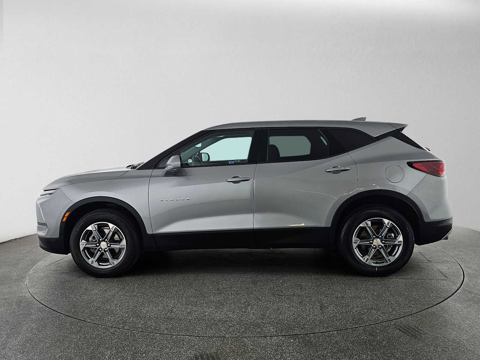 Used 2023 Chevrolet Blazer LT FWD image 6