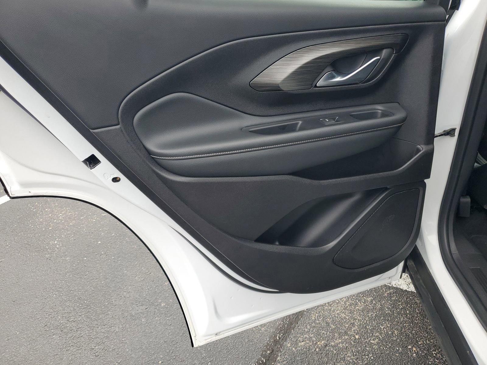 Used 2024 GMC Terrain SLE w/ Driver Convenience Package image 23