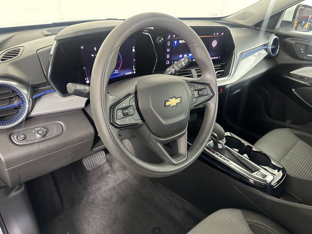 Used 2024 Chevrolet Trax LT FWD image 11