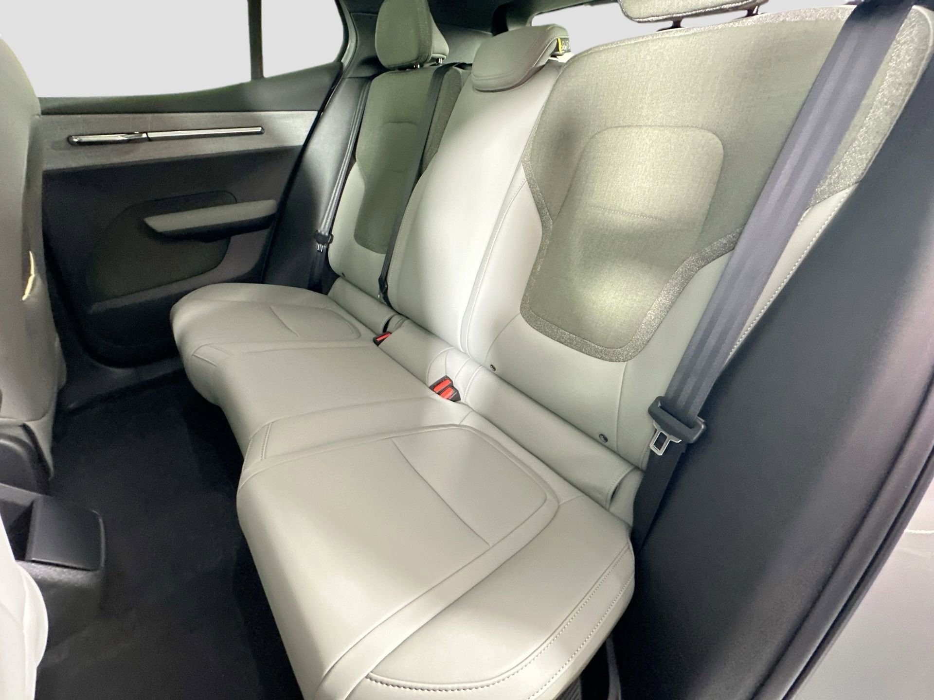 New 2025 Volvo EX30 Plus w/ Protection Package Premier image 24