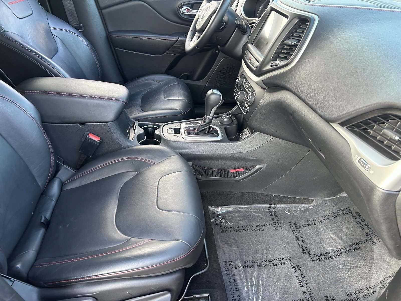 Used 2015 Jeep Cherokee Trailhawk w/ Comfort/Convenience Group AWD/4WD image 14