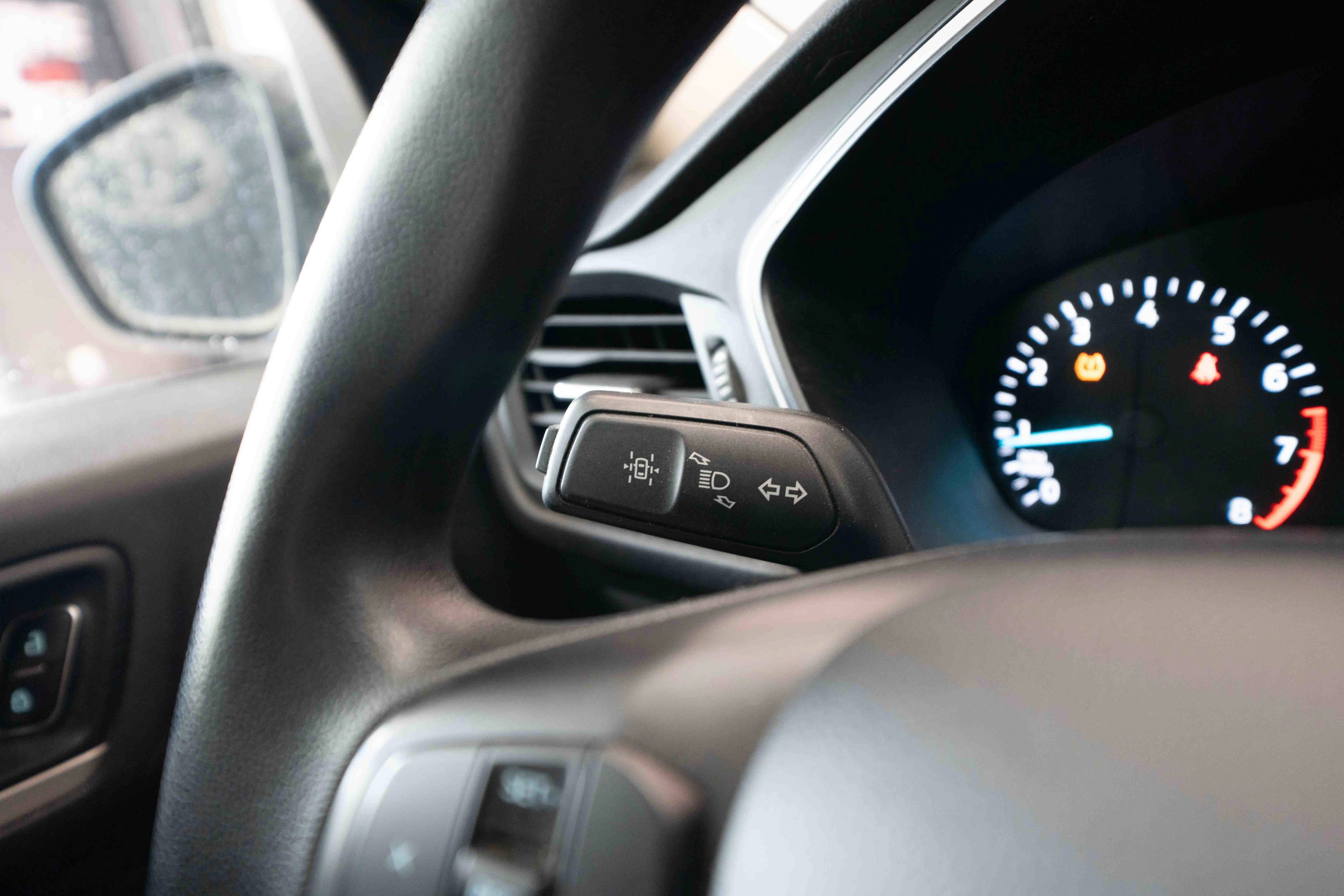 Used 2020 Ford Escape SE image 4