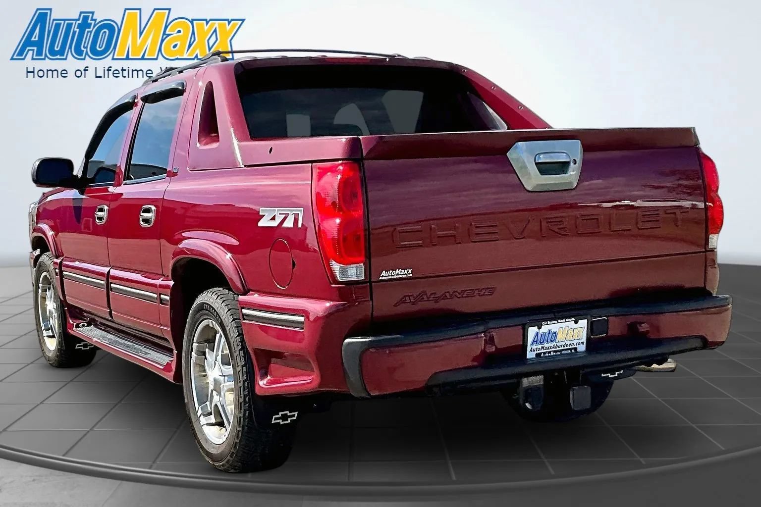 Used 2005 Chevrolet Avalanche Z71 w/ Sun And Sound Package AWD/4WD image 5