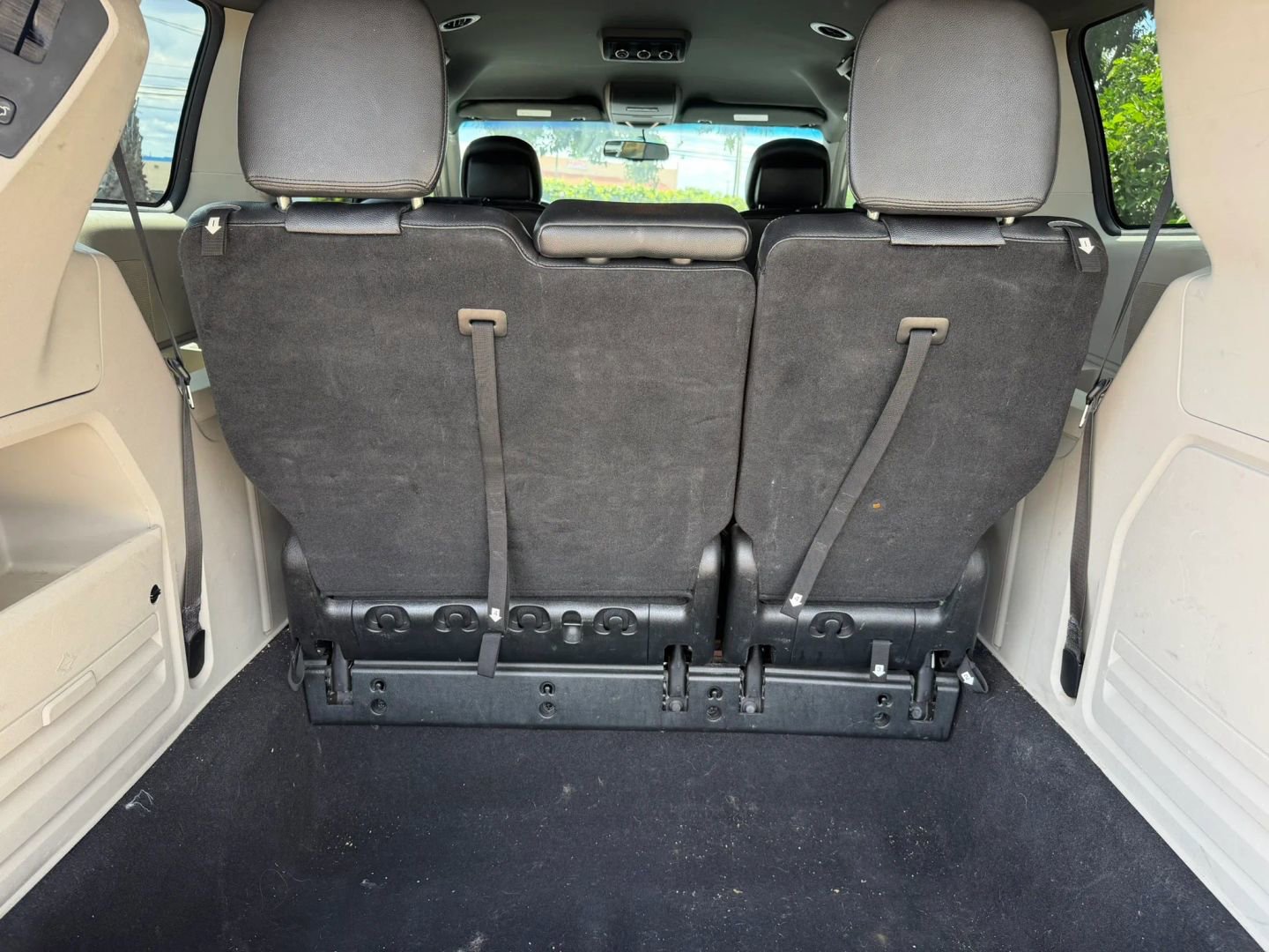 Used 2017 Dodge Grand Caravan SXT FWD image 14